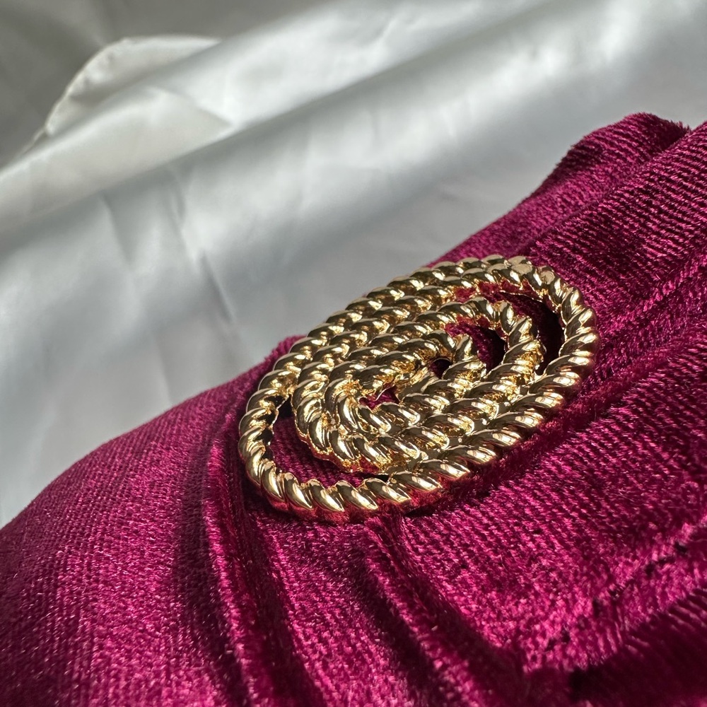 Gold Spiral ring with Intricate Textures - Picture 3 of 8